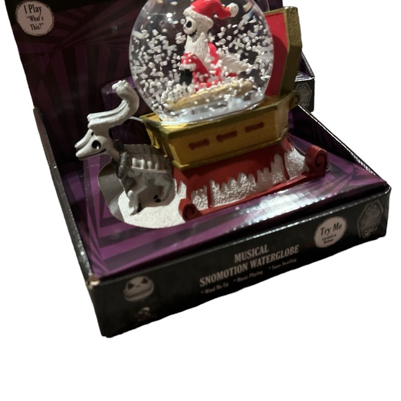 2023 Tim Burton's Water Globe musical wind up globe new - Picture 2 of 2